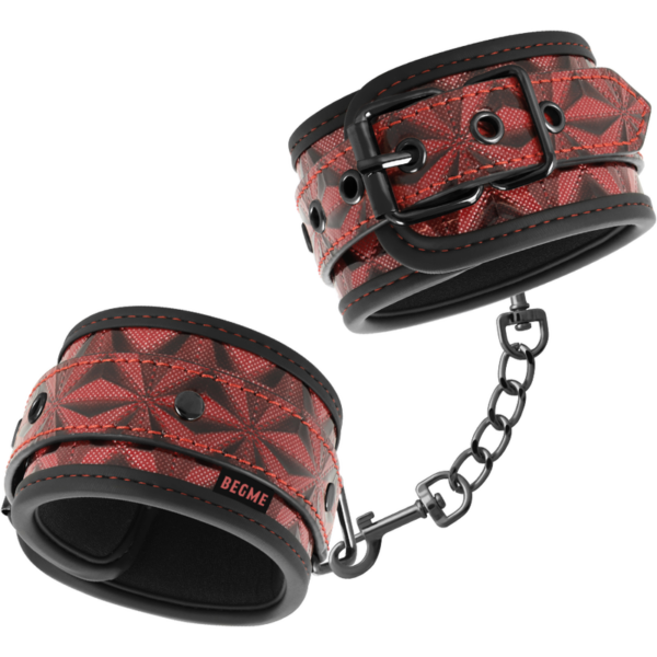 Imagen del artículo erótico BEGME - RED EDITION ESPOSAS PARA MANOS CON FORRO DE NEOPRENO de BEGME RED EDITION en la sección BDSM & BONDAGE |Bondage|Esposas de Millenial Sexshop.