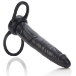 Imagen del artículo erótico CALEXOTICS - ACCOMODATOR ARNÉS PARA DOBLE PENETRACIÓN NEGRO de CALEXOTICS en la sección JUGUETES BIENESTAR |Juguetes para Hombres|Accesorios para el pene|Extensor pene con Arnés de Millenial Sexshop.