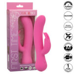 Imagen del artículo erótico CALEXOTICS - FIRST TIME VIBRADOR RABBIT RECARGABLE ROSA de CALEXOTICS en la sección JUGUETES BIENESTAR |Vibradores|Vibradores Rabbit de Millenial Sexshop.
