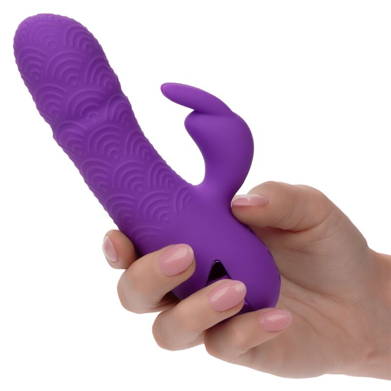 Imagen del artículo erótico CALEXOTICS - MANHATTAN BEACH MARVEL VIBRADOR RABBIT MORADO BY CALIFORNIA DREAMING de CALEXOTICS en la sección JUGUETES BIENESTAR |Vibradores|Vibradores Rabbit de Millenial Sexshop.