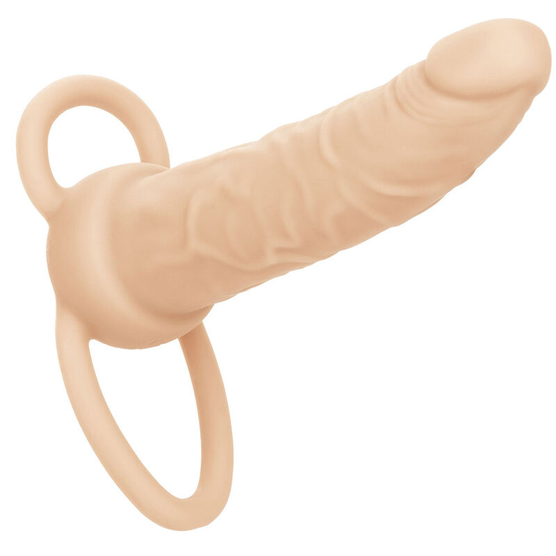 Imagen del artículo erótico CALEXOTICS - PERFORMANCE MAXX DOBLE PENETRADOR RECARGABLE PIEL CLARO de CALEXOTICS en la sección JUGUETES BIENESTAR |Juguetes para Hombres|Accesorios para el pene|Anillos Pene|Anillos para Doble Penetración de Millenial Sexshop.