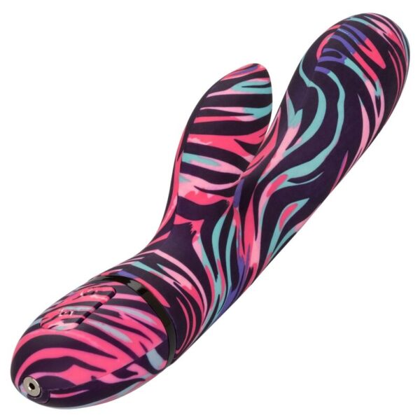Imagen del artículo erótico CALEXOTICS - VIBRADOR MENAGE A MOI DUAL WAND de CALEXOTICS en la sección JUGUETES BIENESTAR |Vibradores|Vibradores Rabbit de Millenial Sexshop.