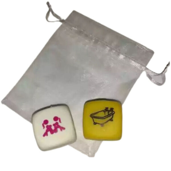 Imagen del artículo erótico DIABLO PICANTE - 2 DADOS KAMASUTRA CHICAS POSTURA + LUGAR de DIABLO PICANTE en la sección JUEGOS |Juego de Dados de Millenial Sexshop.