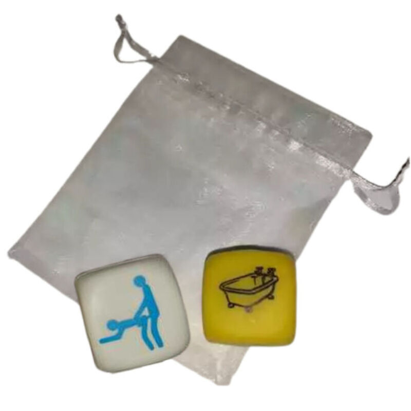 DIABLO PICANTE - 2 DADOS KAMASUTRA CHICOS POSTURA + LUGAR-MillenialSexshop-DIABLO PICANTE Imagen del artículo erótico DIABLO PICANTE - 2 DADOS KAMASUTRA CHICOS POSTURA + LUGAR de DIABLO PICANTE en la sección JUEGOS |Juego de Dados de Millenial Sexshop.