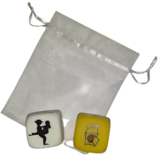 Imagen del artículo erótico DIABLO PICANTE - 2 DADOS KAMASUTRA PAREJAS POSTURA + LUGAR de DIABLO PICANTE en la sección JUEGOS |Juego de Dados de Millenial Sexshop.