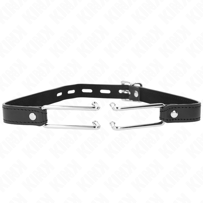 Imagen del artículo erótico KINK - MORDAZA GANCHO DE METAL 11.5 CM CON CORREA DE POLIPIEL AJUSTABLE 39-58 CM X 2 CM de KINK COLLAR & GAG en la sección BDSM & BONDAGE |Bondage|Mordazas de Millenial Sexshop.