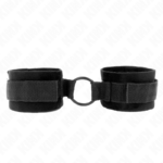 Imagen del artículo erótico KINK - MUÑEQUERAS 25 CM PARA PRINCIPIANTES CON ANILLA 4 CM NEGRO AJUSTABLE 15-25 CM de KINK WRIST RESTRAINT en la sección BDSM & BONDAGE |Bondage|Esposas de fijación de Millenial Sexshop.