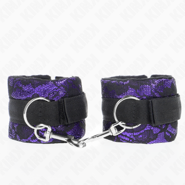 Imagen del artículo erótico KINK - MUÑEQUERAS CORTAS DE ENCAJE TERCIOPELO Y UNIÓN DE NYLON VIOLETA/NEGRO 23 X 6.5 CM de KINK WRIST RESTRAINT en la sección BDSM & BONDAGE |Bondage|Esposas de fijación de Millenial Sexshop.
