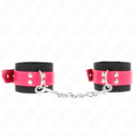 Imagen del artículo erótico KINK - MUÑEQUERAS DE NYLON NEGRO CON CORREA POLIPIEL FUSCIA AJUSTABLE 19-29 CM X 5.1 CM de KINK WRIST RESTRAINT en la sección BDSM & BONDAGE |Bondage|Esposas de fijación de Millenial Sexshop.