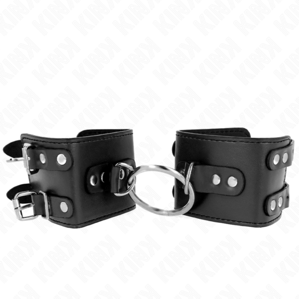 Imagen del artículo erótico KINK - MUÑEQUERAS FIJAS CON ANILLA Y TACHUELAS NEGRO AJUSTABLE 17-22 CM X 6.5 CM de KINK WRIST RESTRAINT en la sección BDSM & BONDAGE |Bondage|Esposas de fijación de Millenial Sexshop.