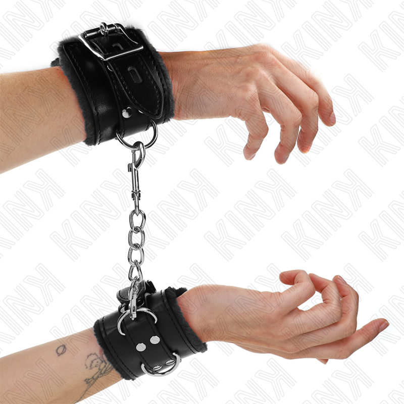 Imagen del artículo erótico KINK - MUÑEQUERAS FORRADAS NEGRO CON CORREA NEGRO AJUSTABLE 20-29 CM X 5.5 CM de KINK WRIST RESTRAINT en la sección BDSM & BONDAGE |Bondage|Esposas de fijación de Millenial Sexshop.