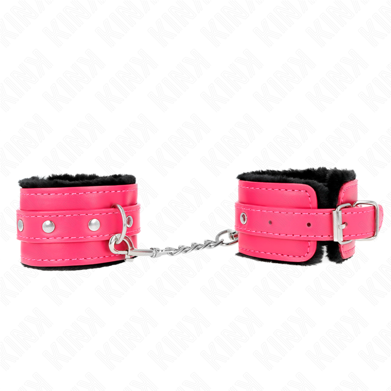Imagen del artículo erótico KINK - MUÑEQUERAS FORRADAS PREMIUM NEGRO CON CORREA FUCSIA AJUSTABLE 17-29 CM X 6 CM de KINK WRIST RESTRAINT en la sección BDSM & BONDAGE |Bondage|Esposas de fijación de Millenial Sexshop.