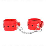 Imagen del artículo erótico KINK - MUÑEQUERAS ROJO CON INCRUSTACIÓN DE CORAZÓN NEGRO AJUSTABLE 21-28 CM X 5.5 CM de KINK WRIST RESTRAINT en la sección BDSM & BONDAGE |Bondage|Esposas de fijación de Millenial Sexshop.