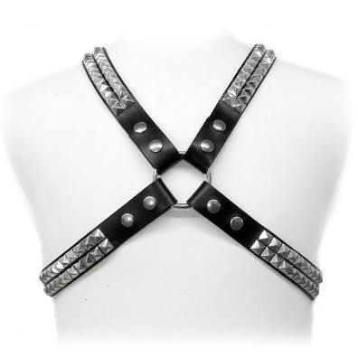 Imagen del artículo erótico LEATHER BODY - PYRAMID STUD HARNESS de LEATHER BODY en la sección MODA & LENCERÍA|Lencería Mujer|Accesorios|Arnés para el cuerpo de Millenial Sexshop.