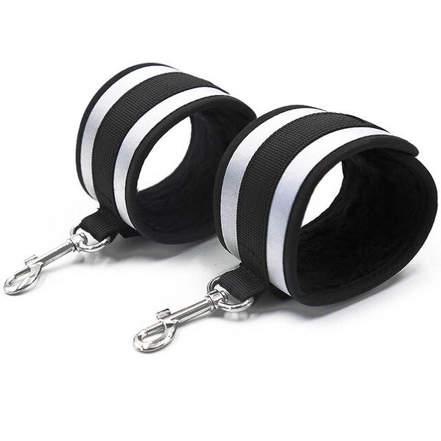 OHMAMA FETISH - ESPOSAS MUÑECAS GRIS-MillenialSexshop-OHMAMA FETISH Imagen del artículo erótico OHMAMA FETISH - ESPOSAS MUÑECAS GRIS de OHMAMA FETISH en la sección BDSM & BONDAGE |Bondage|Esposas de Millenial Sexshop.