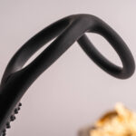 ROCKS- OFF - RO- ZEN RRO PLUG ANAL CON ANILLO VIBRADOR PARA EL PENE NEGRO - Imagen 2