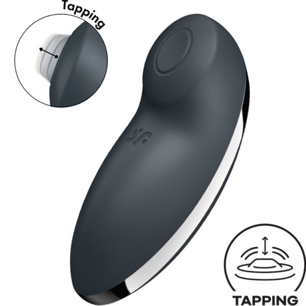 Imagen del artículo erótico SATISFYER - TAP & CLIMAX 2 VIBRADOR & ESTIMULADOR GRIS de SATISFYER VIBRATOR en la sección JUGUETES BIENESTAR |Juguetes para Mujeres|Estimuladores|Succionadores con vibración de Millenial Sexshop.