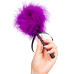 Imagen del artículo erótico SECRETPLAY - PLUMERO MARABU SECRET PLAY LILA de SECRETPLAY 100% FETISH en la sección BDSM & BONDAGE |Bondage|Plumas de Millenial Sexshop.