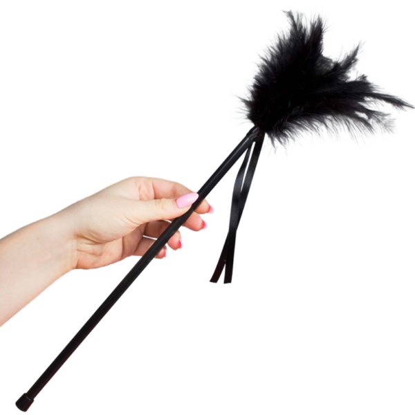Imagen del artículo erótico SECRETPLAY - PLUMERO PLUMAS NEGRO 40 CM de SECRETPLAY 100% FETISH en la sección MODA & LENCERÍA|Lencería Mujer|Accesorios|Boas y Plumas de Millenial Sexshop.